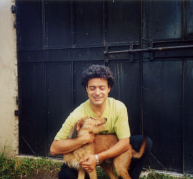 Il Prof. Ghezzo con Bendicò, uno dei suoi innumerevoli cani (2000)